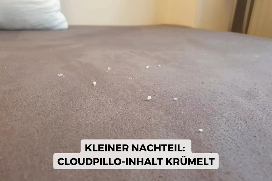 Kleine Fetzen der Füllung bleiben auf der Arbeitsfläche zurück